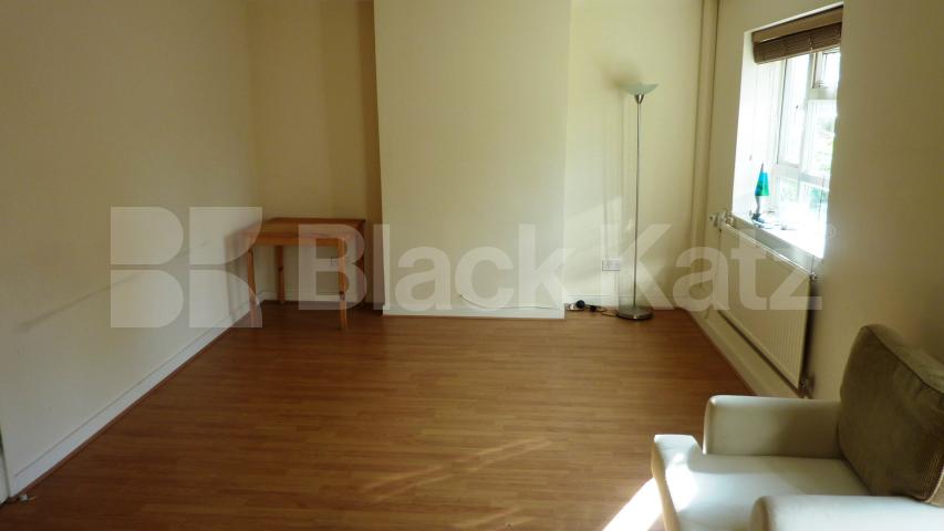 			MODERN 3 BED IN CAMDEN!, 3 Bedroom, 1 bath, 1 reception Flat			 Castlehaven Road, CAMDEN